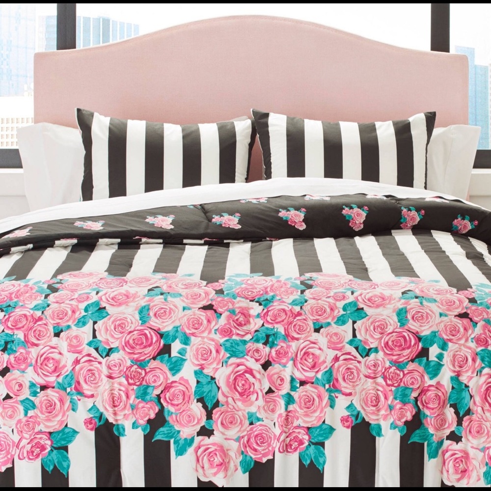 Betsey Johnson King Romantic Hearts Comforter Set